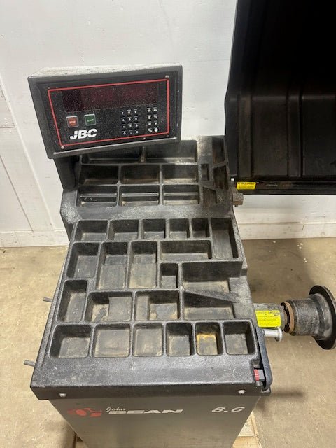 "JOHN BEAN"H.D MODEL 8.6 LR 45083 TIRE BALANCER/ WHEEL BALANCER, 230V 1PH - Second Life - Equipment - collection_name