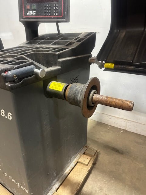 "JOHN BEAN"H.D MODEL 8.6 LR 45083 TIRE BALANCER/ WHEEL BALANCER, 230V 1PH - Second Life - Equipment - collection_name