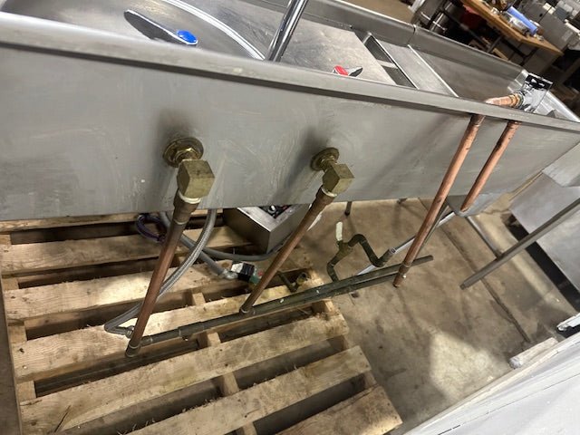 JOHN BOSS LEFT SIDE CLEAN & RIGHT SIDE DISPOSAL TABLE W/DISPOSER FOR DISHWASHER - Second Life - Equipment - collection_name