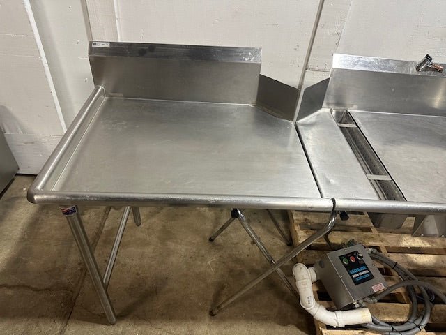 JOHN BOSS LEFT SIDE CLEAN & RIGHT SIDE DISPOSAL TABLE W/DISPOSER FOR DISHWASHER - Second Life - Equipment - collection_name