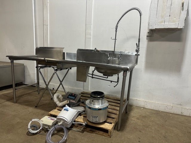 JOHN BOSS LEFT SIDE CLEAN & RIGHT SIDE DISPOSAL TABLE W/DISPOSER FOR DISHWASHER - Second Life - Equipment - collection_name
