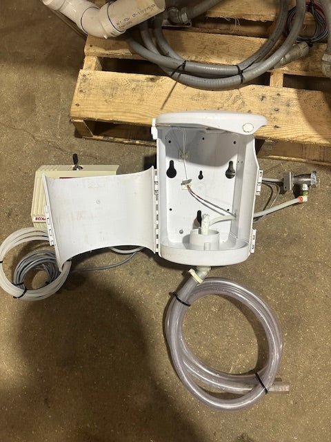 JOHN BOSS LEFT SIDE CLEAN & RIGHT SIDE DISPOSAL TABLE W/DISPOSER FOR DISHWASHER - Second Life - Equipment - collection_name