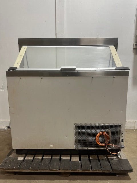 KELVINATOR COMMERCIAL LIGHTED 51"H x 46 5/8"W ICE CREAM FREEZER/DISPLAY CABINET - Second Life - Equipment - collection_name