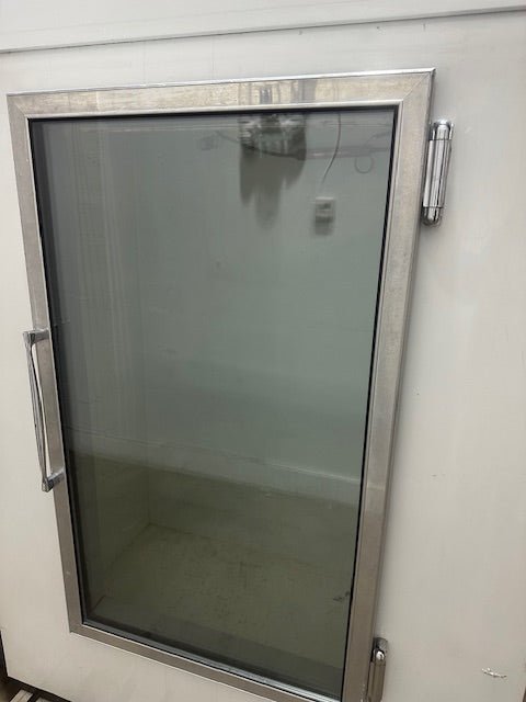 "LEER 401UC33MG - F" 115V COMMERCIAL GLASS DOOR REFRIGERATOR /ICE MERCHANDISER - Second Life - Equipment - collection_name