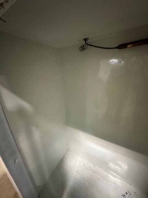 "LEER 401UC33MG - F" 115V COMMERCIAL GLASS DOOR REFRIGERATOR /ICE MERCHANDISER - Second Life - Equipment - collection_name