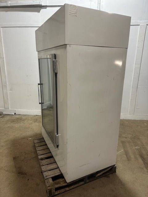 "LEER 401UC33MG - F" 115V COMMERCIAL GLASS DOOR REFRIGERATOR /ICE MERCHANDISER - Second Life - Equipment - collection_name