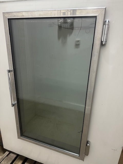 "LEER 401UC33MG - F" 115V COMMERCIAL GLASS DOOR REFRIGERATOR /ICE MERCHANDISER - Second Life - Equipment - collection_name