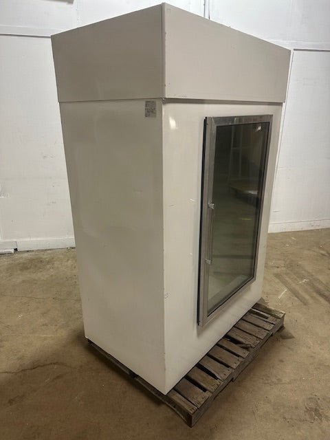 "LEER 401UC33MG - F" 115V COMMERCIAL GLASS DOOR REFRIGERATOR /ICE MERCHANDISER - Second Life - Equipment - collection_name