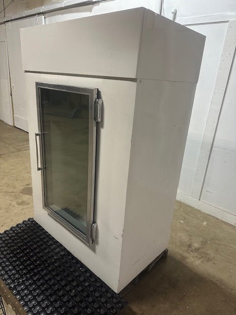"LEER 401UC33MG - F" 115V COMMERCIAL GLASS DOOR REFRIGERATOR /ICE MERCHANDISER - Second Life - Equipment - collection_name