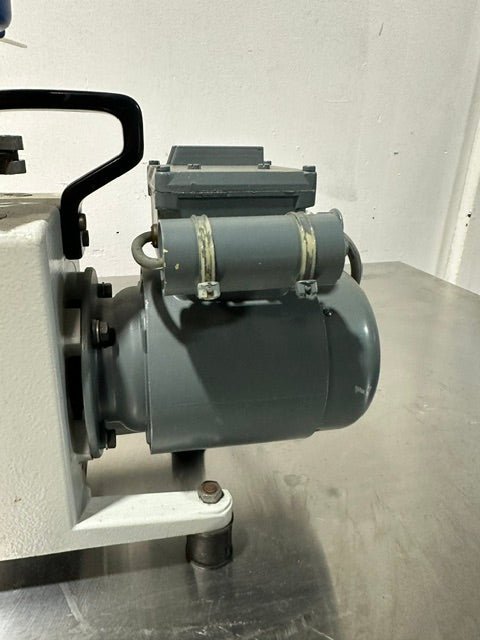 LEYBOLD - HERAEUS S2A TRIVAC ROTARY VANE VACUUM PUMP - Second Life - Equipment - collection_name