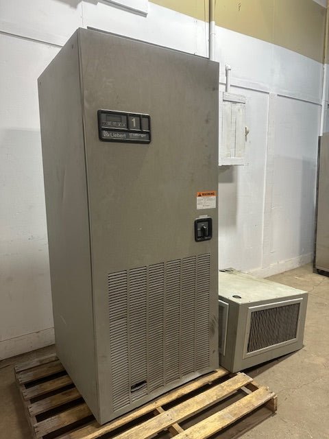 "LIEBERT CHALLENGER 3000" INDUSTRIAL WATER CHILLED AIR CONDITIONING UNIT, 460V - Second Life - Equipment - collection_name