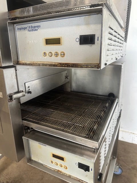 LINCOLN 1116 N GAS IMPINGER II EXPRESS FASTBAKE 18"W CONVEYOR 2 STACK PIZZA OVEN WITH STAND - Second Life - Equipment - collection_name
