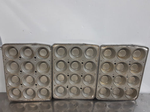 **LOF OF 3** ALUMINIUM LARGE MUFFIN CUPCAKE BAKING PANS - Second Life - Equipment - #collection_name#