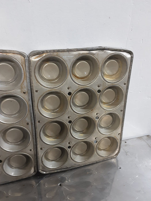 **LOF OF 3** ALUMINIUM LARGE MUFFIN CUPCAKE BAKING PANS - Second Life - Equipment - #collection_name#