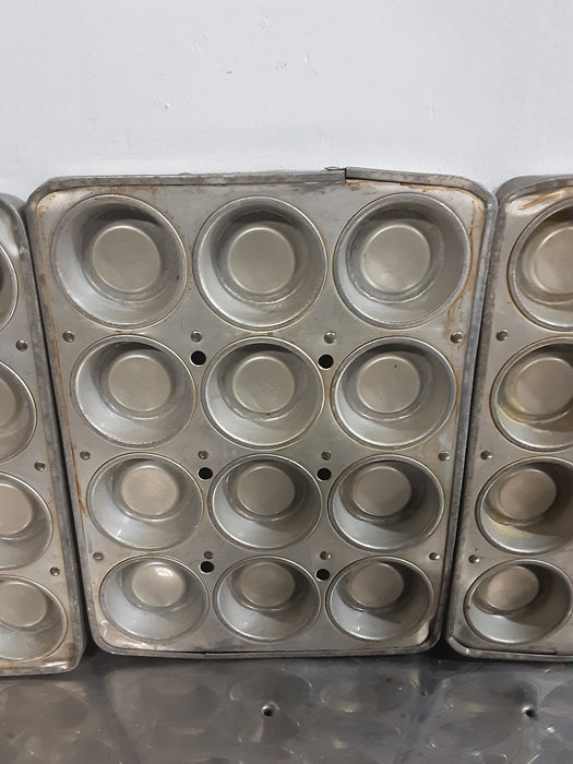 **LOF OF 3** ALUMINIUM LARGE MUFFIN CUPCAKE BAKING PANS - Second Life - Equipment - #collection_name#