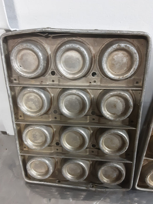 **LOF OF 3** ALUMINIUM LARGE MUFFIN CUPCAKE BAKING PANS - Second Life - Equipment - #collection_name#