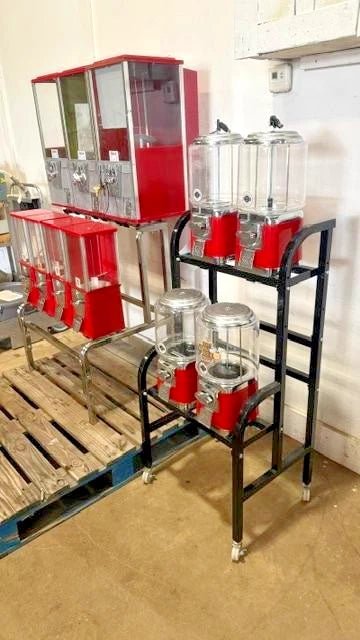 LOT OF 11, 7 x OAK and 4 x LYPC Gumball Candy Vending machine ON STAND WITH KEYS AND EXTRA PARTS. - Second Life - Equipment - collection_name