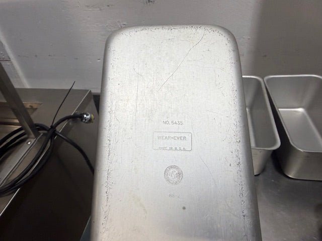 Lot of 11* Vollrath 5435 Wear - Ever 5lb Seamless Anodized Aluminum Bread Loaf pan - Second Life - Equipment - collection_name
