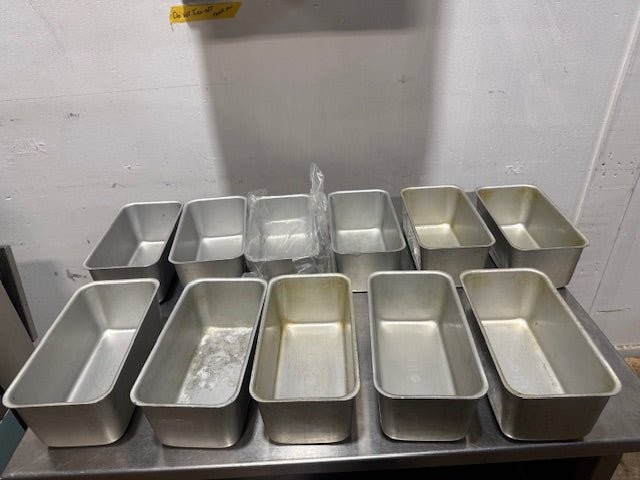 Lot of 11* Vollrath 5435 Wear - Ever 5lb Seamless Anodized Aluminum Bread Loaf pan - Second Life - Equipment - collection_name
