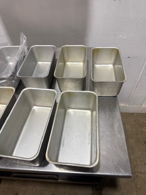Lot of 11* Vollrath 5435 Wear - Ever 5lb Seamless Anodized Aluminum Bread Loaf pan - Second Life - Equipment - collection_name