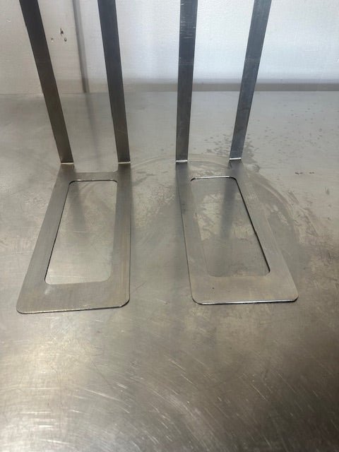 **LOT OF 2** BELSHAW 23 - 5/8"W x 5.5"D x 14"H S.S DONUT FRY SCREEN CARDLES - Second Life - Equipment - collection_name