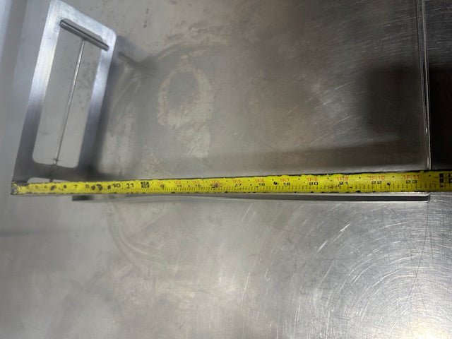 **LOT OF 2** BELSHAW 23 - 5/8"W x 5.5"D x 14"H S.S DONUT FRY SCREEN CARDLES - Second Life - Equipment - collection_name