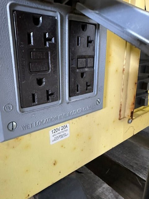 **LOT OF 2** Ericson 1068 magnum series power Distribution center, power box - Second Life - Equipment - collection_name