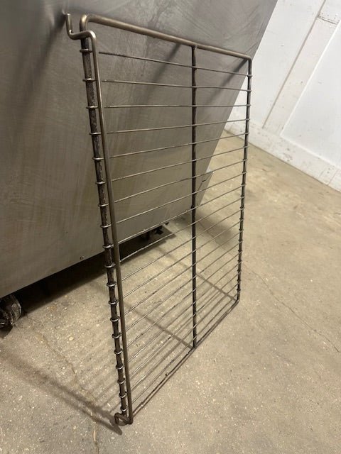 **LOT OF 2** "IMPERIAL MODEL ICVG - 2 - B GAS CONVECTION OVEN RACK - Second Life - Equipment - collection_name