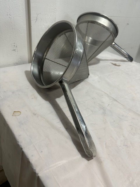 *LOT OF 2* VOLLRATH 18 - 8 STAINLESS STEEL HANDHELD STRAINERS with HANDLES - Second Life - Equipment - collection_name