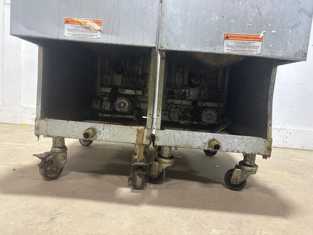 LOT OF 2*PITCO MODEL 35C+ 40D N GAS COMMERCIAL DEEP FRYER ON CASTER 35 40LBS - Second Life - Equipment - collection_name