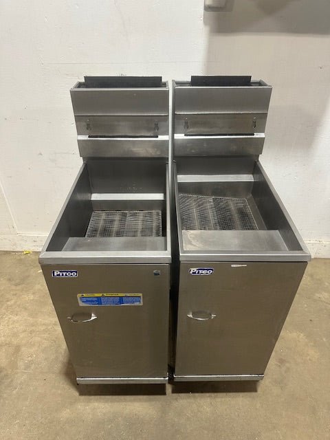 LOT OF 2*PITCO MODEL 35C+ 40D N GAS COMMERCIAL DEEP FRYER ON CASTER 35 40LBS - Second Life - Equipment - collection_name
