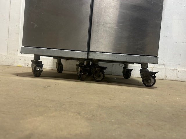 LOT OF 2*PITCO MODEL 35C+ 40D N GAS COMMERCIAL DEEP FRYER ON CASTER 35 40LBS - Second Life - Equipment - collection_name