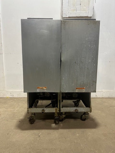 LOT OF 2*PITCO MODEL 35C+ 40D N GAS COMMERCIAL DEEP FRYER ON CASTER 35 40LBS - Second Life - Equipment - collection_name