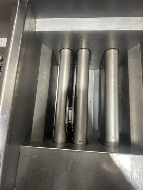 LOT OF 2*PITCO MODEL 35C+ 40D N GAS COMMERCIAL DEEP FRYER ON CASTER 35 40LBS - Second Life - Equipment - collection_name