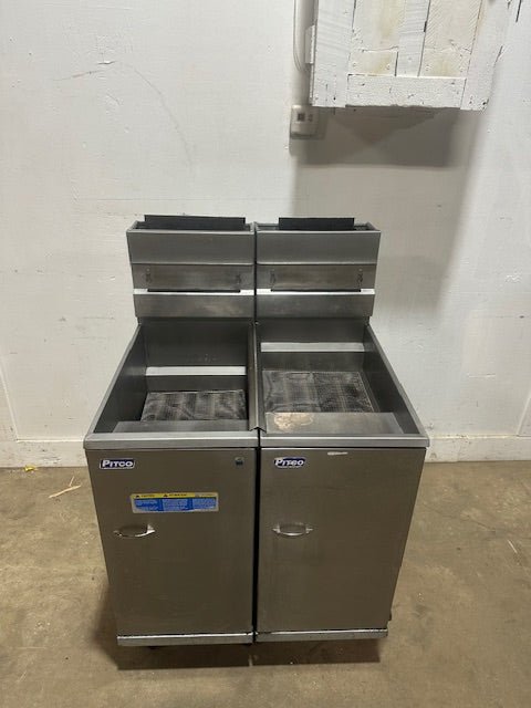 LOT OF 2*PITCO MODEL 35C+ 40D N GAS COMMERCIAL DEEP FRYER ON CASTER 35 40LBS - Second Life - Equipment - collection_name