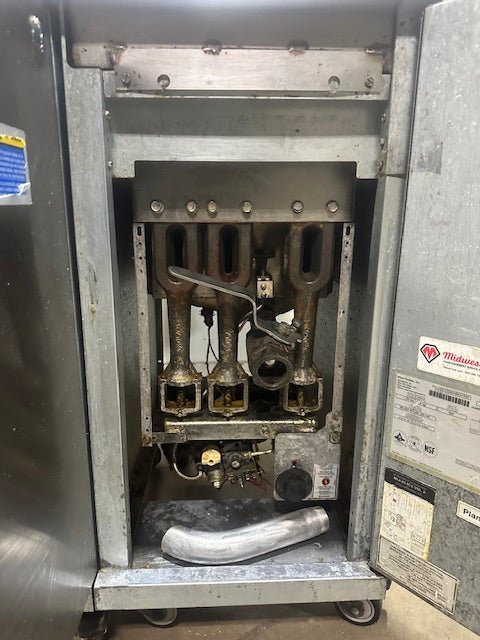 LOT OF 2*PITCO MODEL 35C+ 40D N GAS COMMERCIAL DEEP FRYER ON CASTER 35 40LBS - Second Life - Equipment - collection_name
