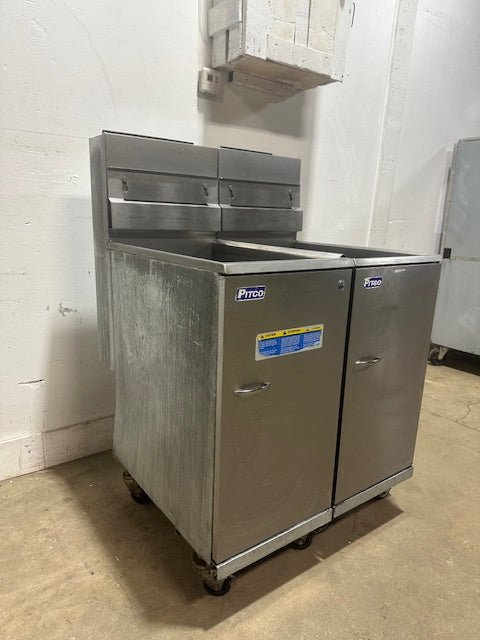 LOT OF 2*PITCO MODEL 35C+ 40D N GAS COMMERCIAL DEEP FRYER ON CASTER 35 40LBS - Second Life - Equipment - collection_name