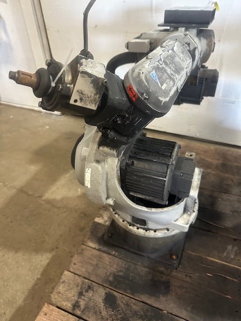***LOT OF 2***"YASKAWA MOTOMAN"SSF 2000 YR - SSF6 - A00 H.D INDUSTRIAL ROBOTIC ARM (MASS 130KG) - Second Life - Equipment - collection_name
