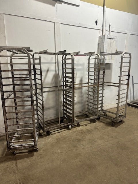 LOT OF 4 OVEN BAKING SHEETS PAN RACKS 4" SPACE, 15 TIER RACKS, CERAMIC WHEEL - Second Life - Equipment - collection_name