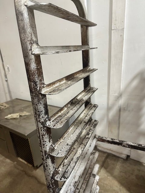 LOT OF 4 OVEN BAKING SHEETS PAN RACKS 4" SPACE, 15 TIER RACKS, CERAMIC WHEEL - Second Life - Equipment - collection_name