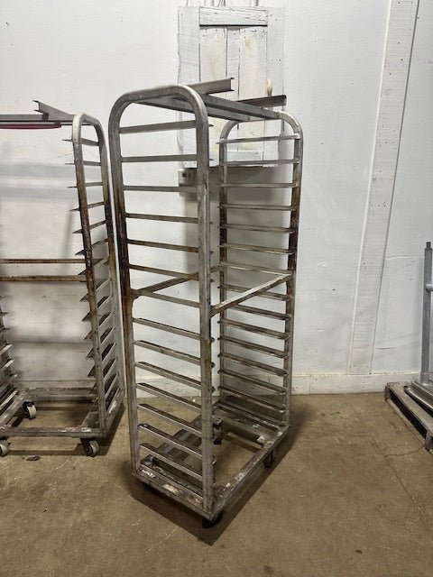 LOT OF 4 OVEN BAKING SHEETS PAN RACKS 4" SPACE, 15 TIER RACKS, CERAMIC WHEEL - Second Life - Equipment - collection_name