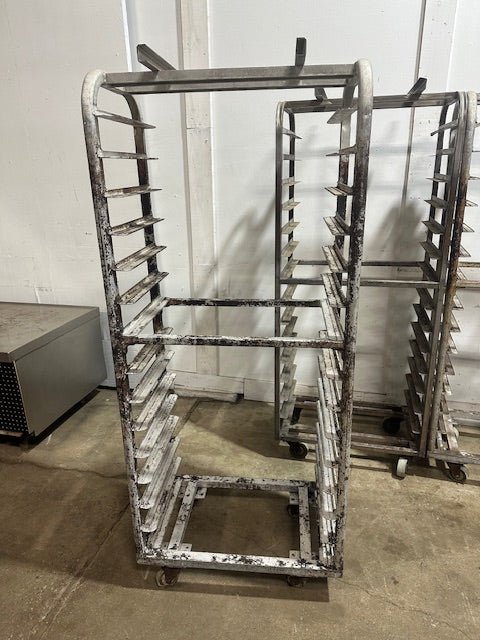 LOT OF 4 OVEN BAKING SHEETS PAN RACKS 4" SPACE, 15 TIER RACKS, CERAMIC WHEEL - Second Life - Equipment - collection_name