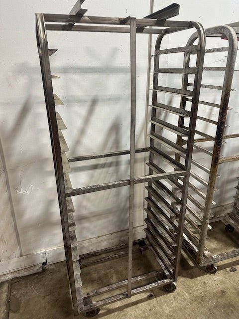 LOT OF 4 OVEN BAKING SHEETS PAN RACKS 4" SPACE, 15 TIER RACKS, CERAMIC WHEEL - Second Life - Equipment - collection_name