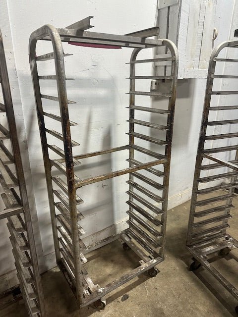 LOT OF 4 OVEN BAKING SHEETS PAN RACKS 4" SPACE, 15 TIER RACKS, CERAMIC WHEEL - Second Life - Equipment - collection_name