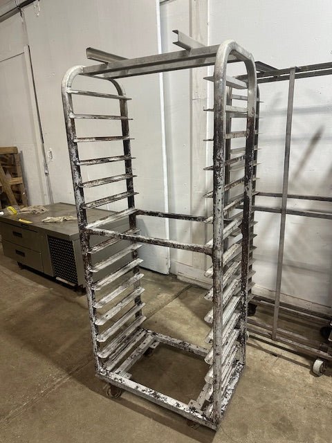 LOT OF 4 OVEN BAKING SHEETS PAN RACKS 4" SPACE, 15 TIER RACKS, CERAMIC WHEEL - Second Life - Equipment - collection_name