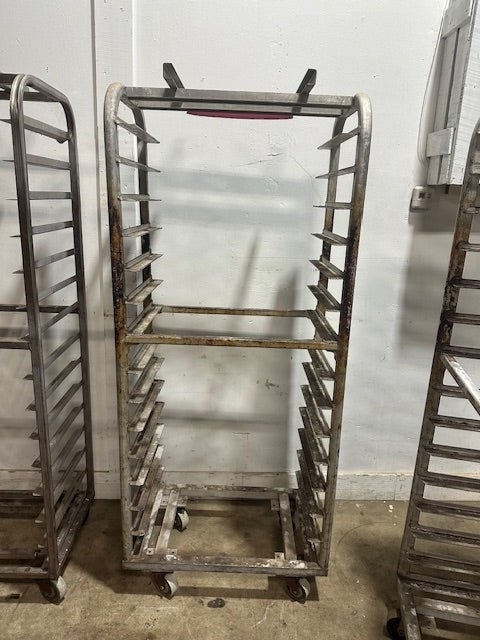 LOT OF 4 OVEN BAKING SHEETS PAN RACKS 4" SPACE, 15 TIER RACKS, CERAMIC WHEEL - Second Life - Equipment - collection_name