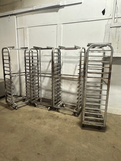 LOT OF 4 OVEN BAKING SHEETS PAN RACKS 4" SPACE, 15 TIER RACKS, CERAMIC WHEEL - Second Life - Equipment - collection_name