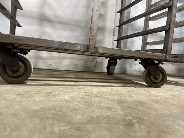 LOT OF 4 OVEN BAKING SHEETS PAN RACKS 4" SPACE, 15 TIER RACKS, CERAMIC WHEEL - Second Life - Equipment - collection_name