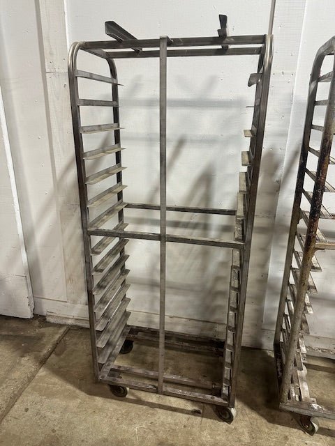 LOT OF 4 OVEN BAKING SHEETS PAN RACKS 4" SPACE, 15 TIER RACKS, CERAMIC WHEEL - Second Life - Equipment - collection_name