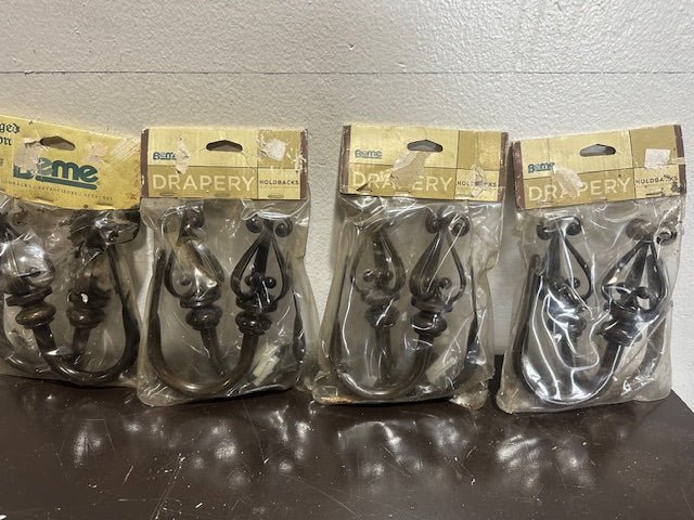 LOT OF 4 PAIRS BEME HF - TRSTLB 6" DRAPERY HOLDBACK CURTAIN HOOKS IN TRISTA BRONZE - Second Life - Equipment - collection_name